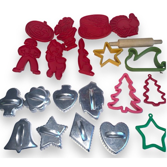 Vintage Cookie Cutters Christmas Assorted Holiday Aluminum Plastic 20pc - Picture 6 of 7